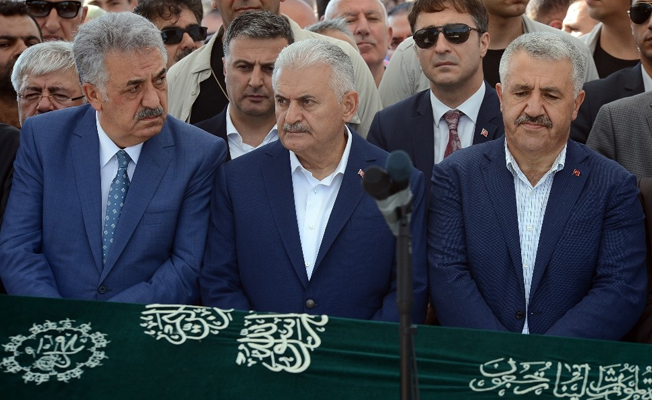 Bakanı acı gününde yalnız bırakmadılar