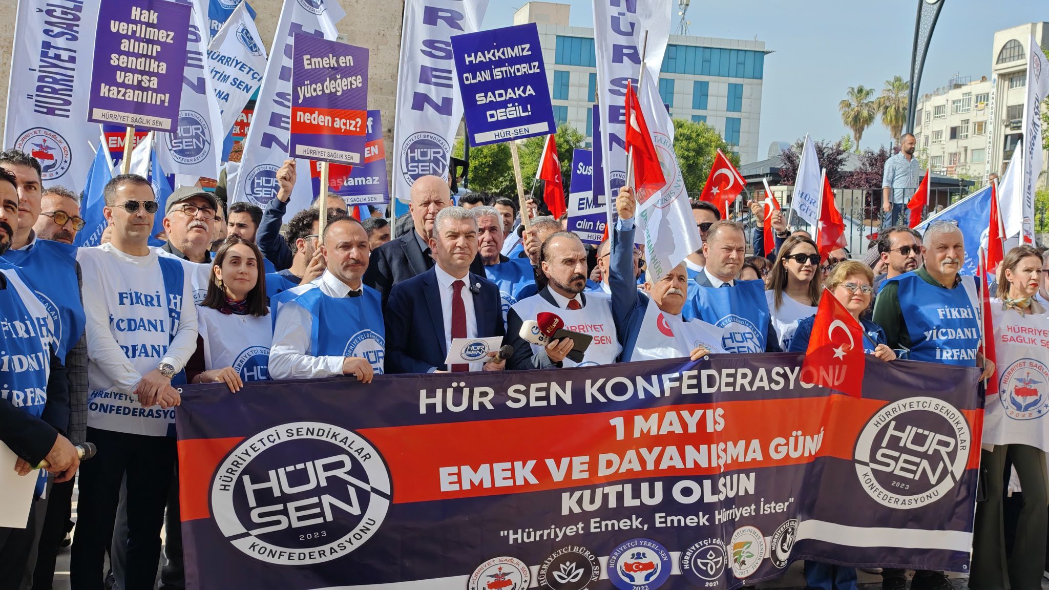 1 MAYIS EMEK VE DAYANIŞMA GÜNÜ KUTLU OLSUN