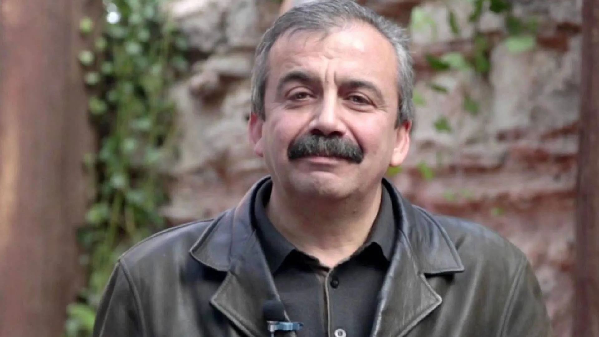 Sırrı Süreyya Önder kimdir?