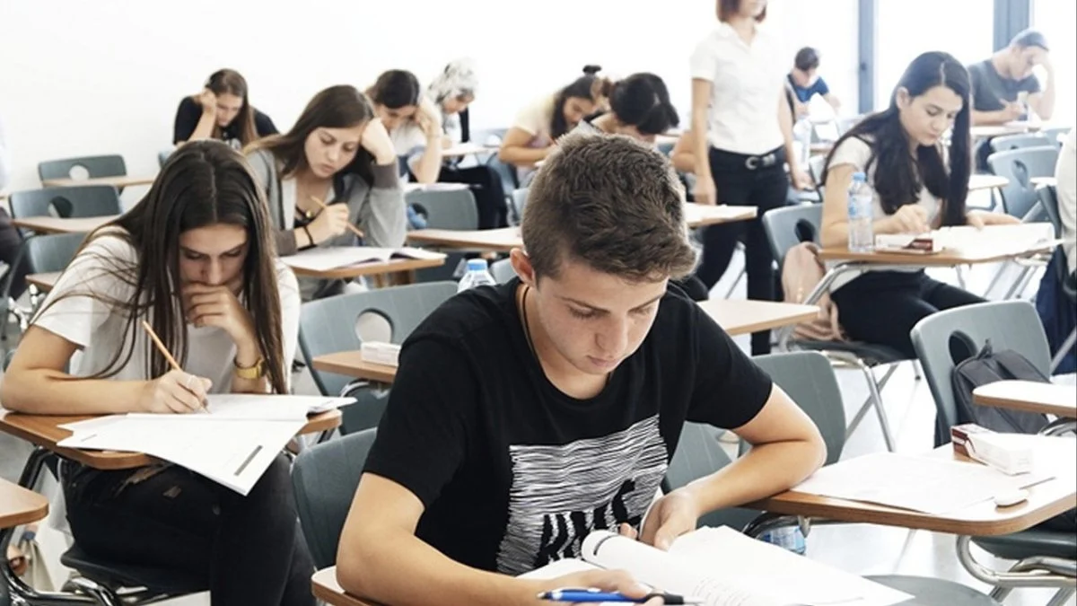 Lise eğitimi değişiyor: Zorunlu olmaktan çıkarılacak mı?