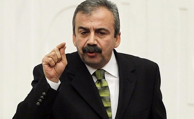 Sırrı Süreyya Önder köpürdü: Yaptığınız şey tarihe şerh düşmektir