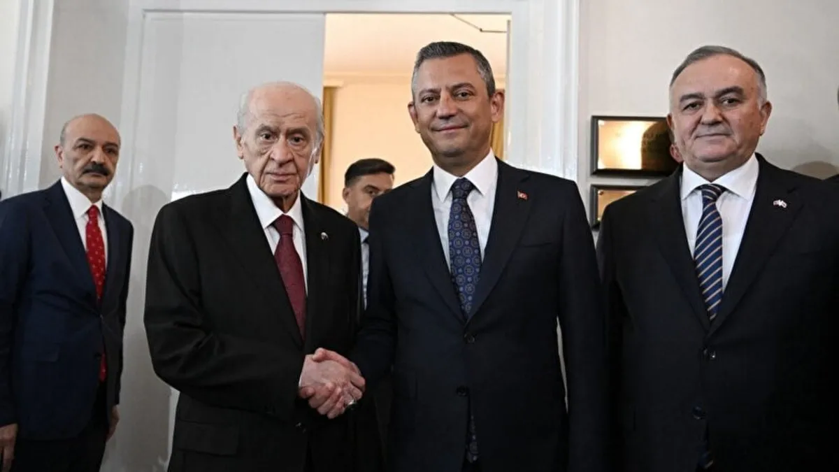 Bahçeli'den MHP'lilere 'Özgür Özel' ambargosu! "Geçmiş olsun" mesajını paylaşanlara da mesajı sildirdi iddiası