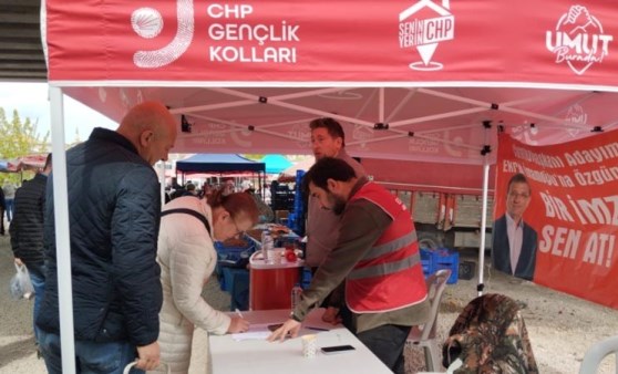 Samsun'da CHP'nin imza standına saldırı