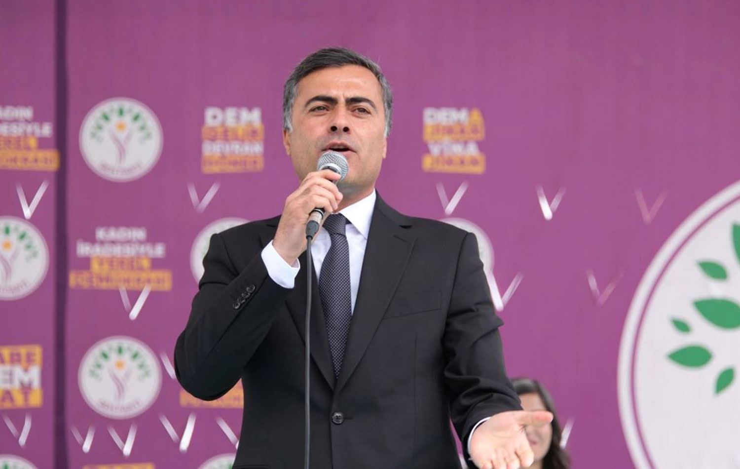 Van Büyükşehir Belediye Eş Başkanı Zeydan: Derhal geri çekilsin