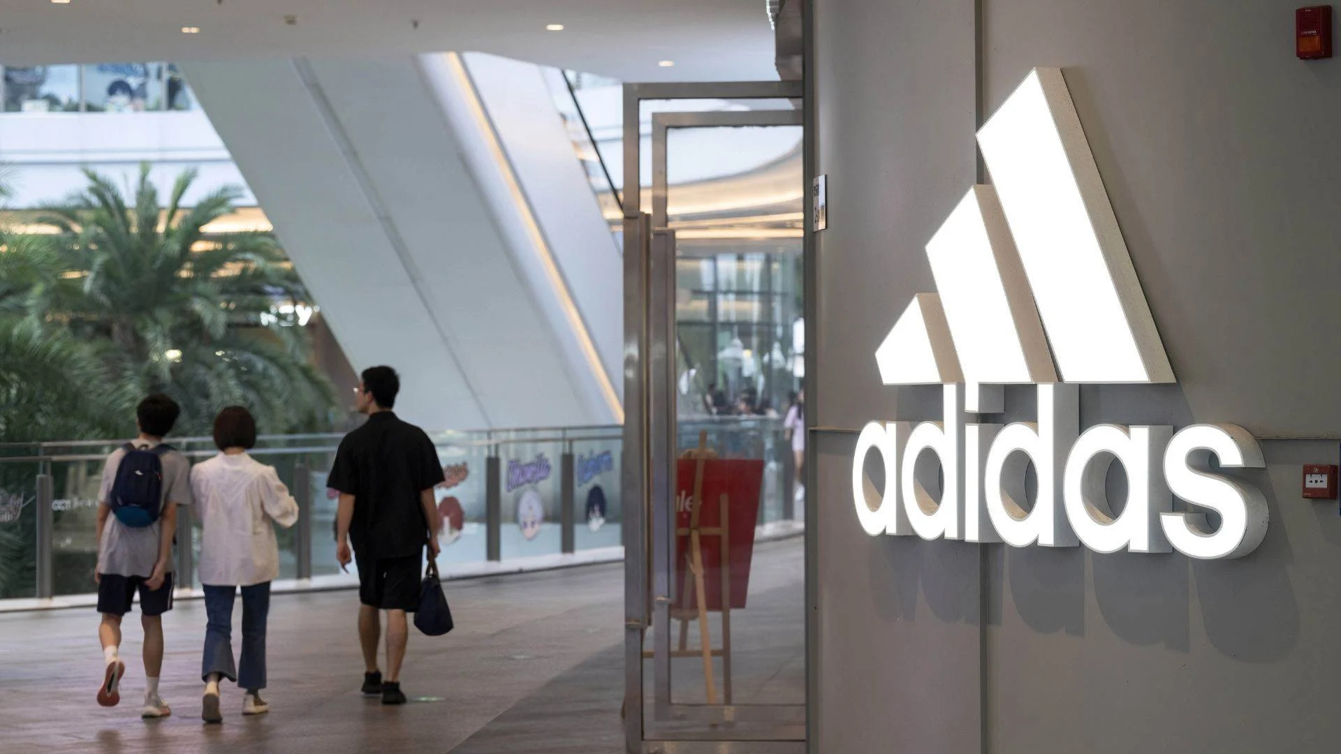 Adidas'tan şoke eden açıklama! Yarım milyon insanın bilgileri çalındı