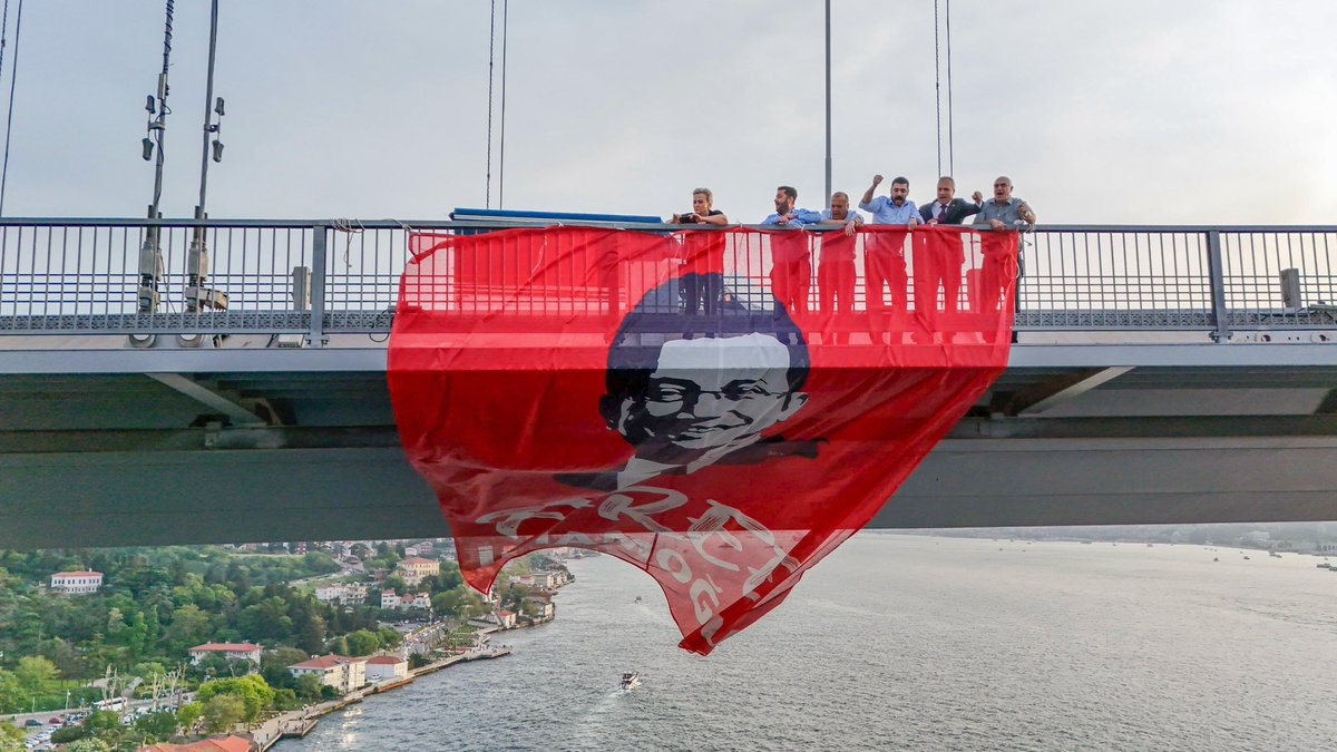 CHP milletvekillerinden, Boğaziçi Köprüsü'ne 'Free İmamoğlu' pankartı