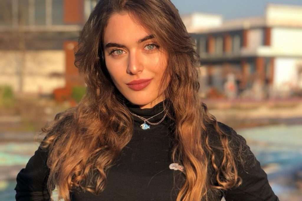 Uzak Şehir'in İpek'i Çağla Şimşek yaşıyla gündem oldu