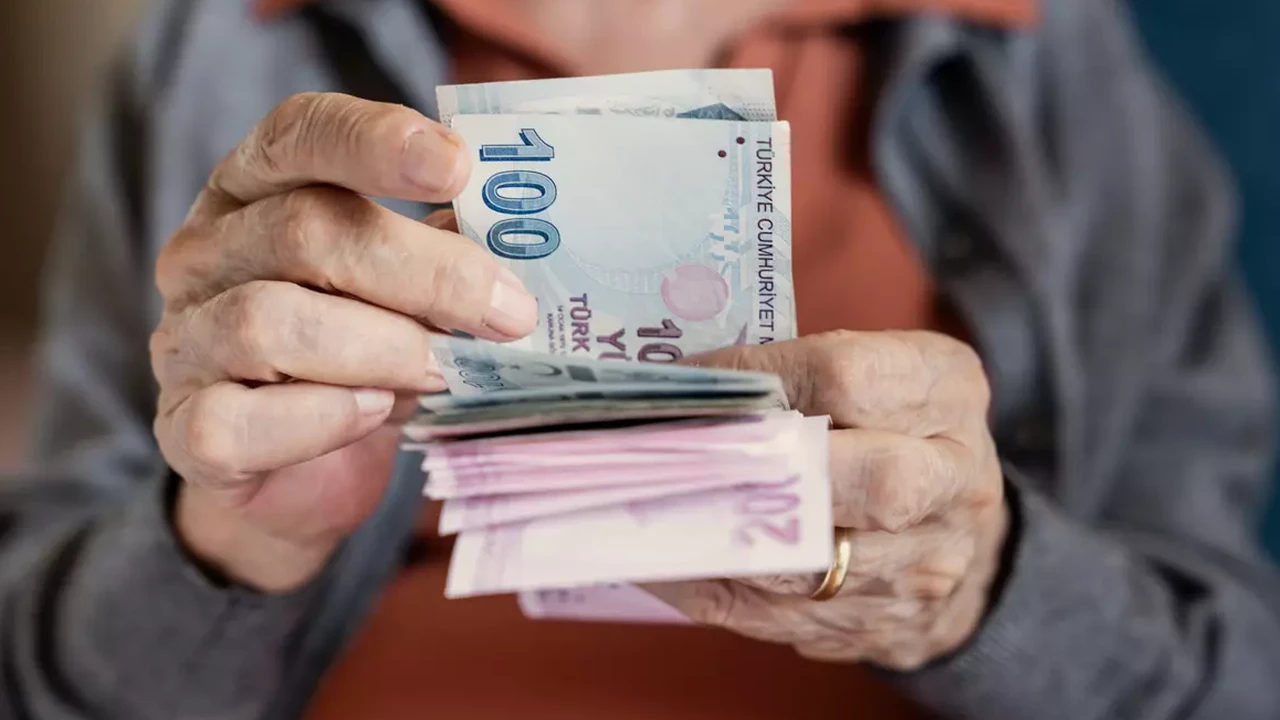 Milyonlarca emekliye zam şoku!