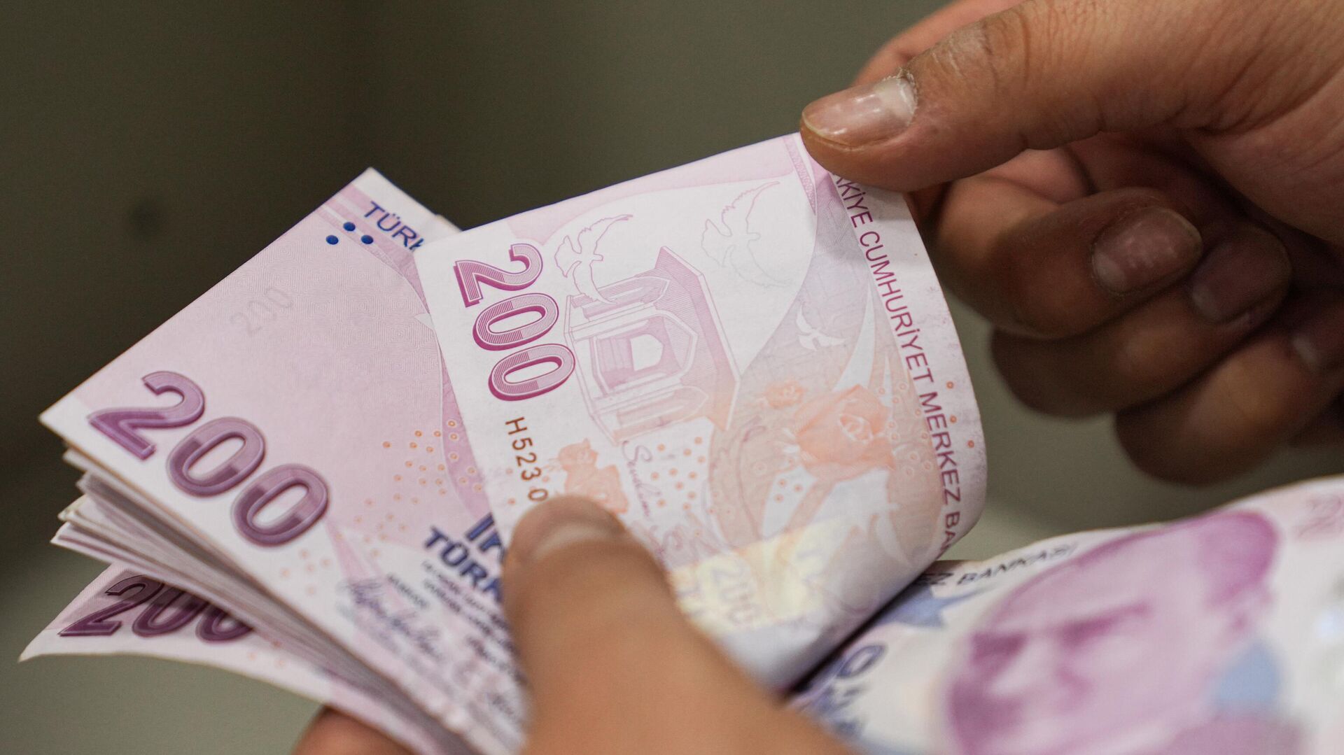Çalışanların maaş ödemelerinde önemli değişiklik! Resmi Gazete'de yayımlandı