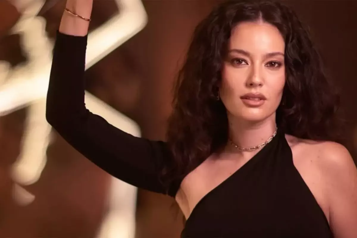 Pelin Akil'e kene yapıştı, hastanelik oldu
