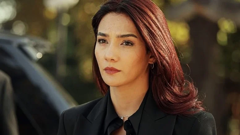 'Boykot' çağrısı yüzünden TRT dizisinden çıkarılan Aybüke Pusat'ın yeni adresi belli oldu