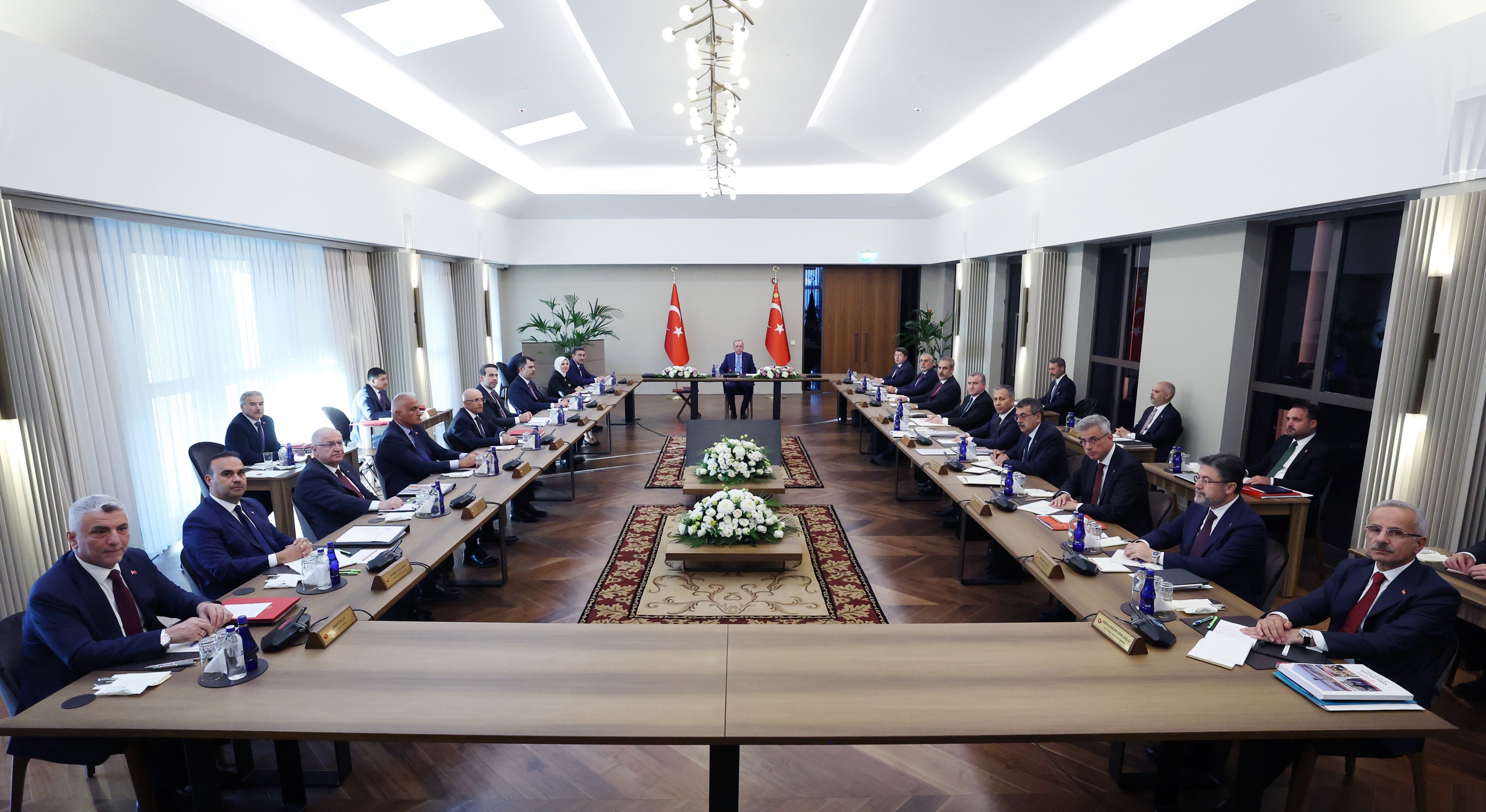 AKP'li isim açıkladı: Kabine'de değişim sinyali!
