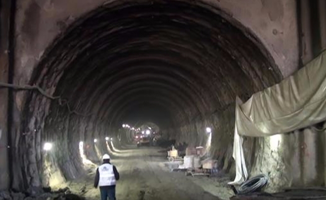 Betonlar 2 işçinin üzerine düştü!