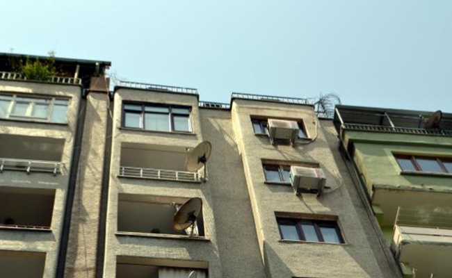İşadamı 8'nci kattan atlayarak intihar etti!