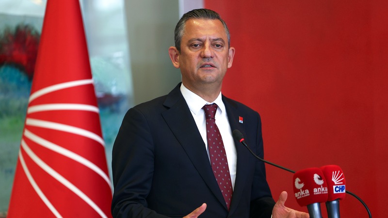 Özgür Özel'den flaş açıklama: Ortalama 6.7 puan AK Parti'den öndeyiz