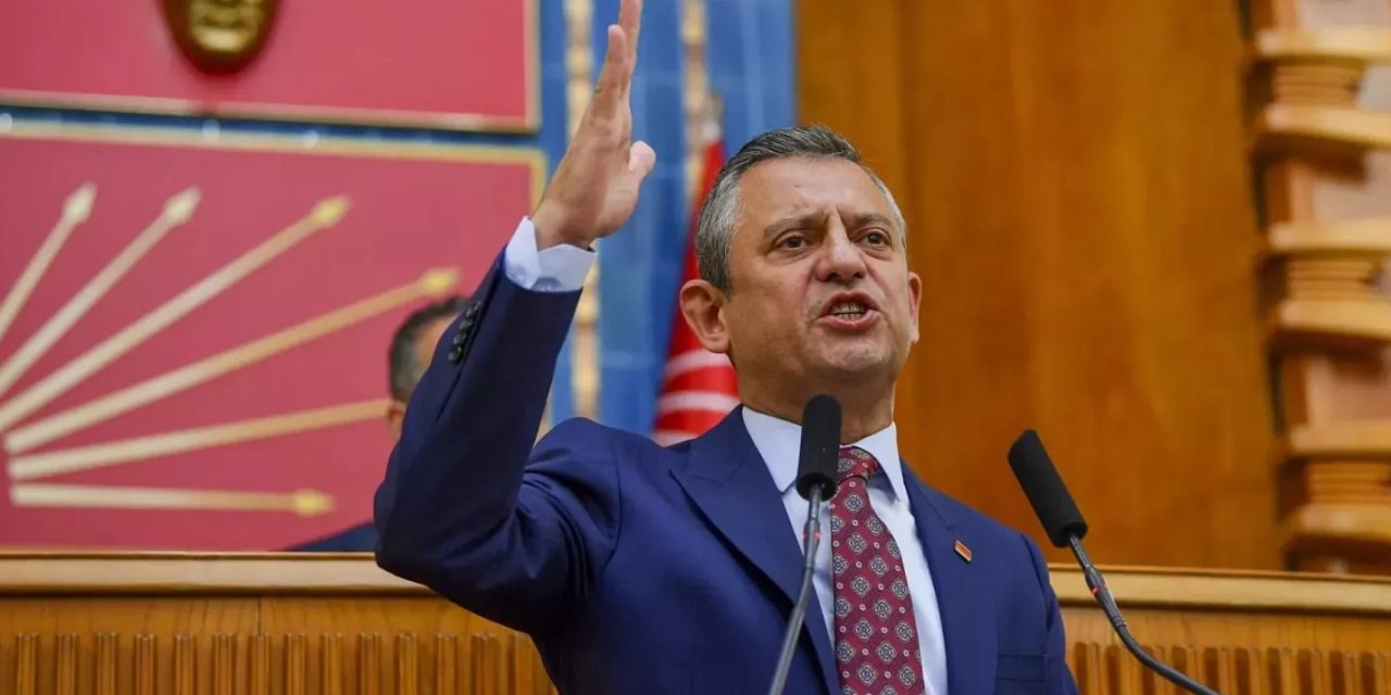 Özgür Özel açtı ağzını yumdu gözünü: Ahmet Hamdi Çamlı'ya çok sert sözler