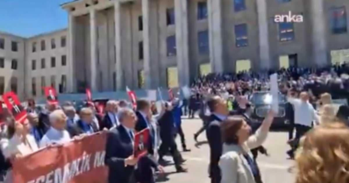 CHP'li ve AKP'li vekillerin sokakta slogan savaşı