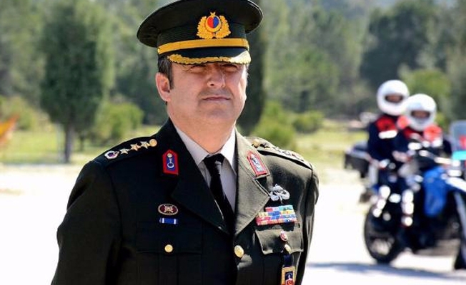 Darbeci askerleri yakalayan komutan terfi etti
