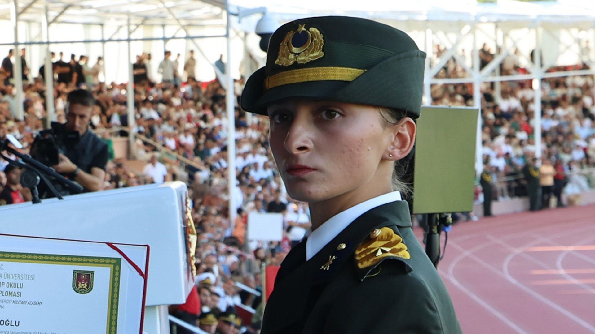 Harp Okulu’nun en parlak mezunu Ebru teğmen işsiz kaldı!