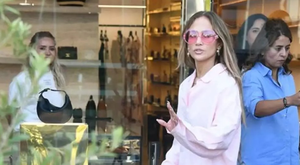 Jennifer Lopez'i İstanbul'da mağazaya almadılar: Doluyuz...