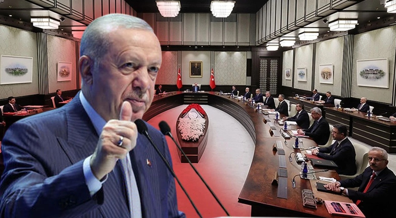 Sahte diploma skandalı hangi bakana patladı: Kabine revizyonu yolda!