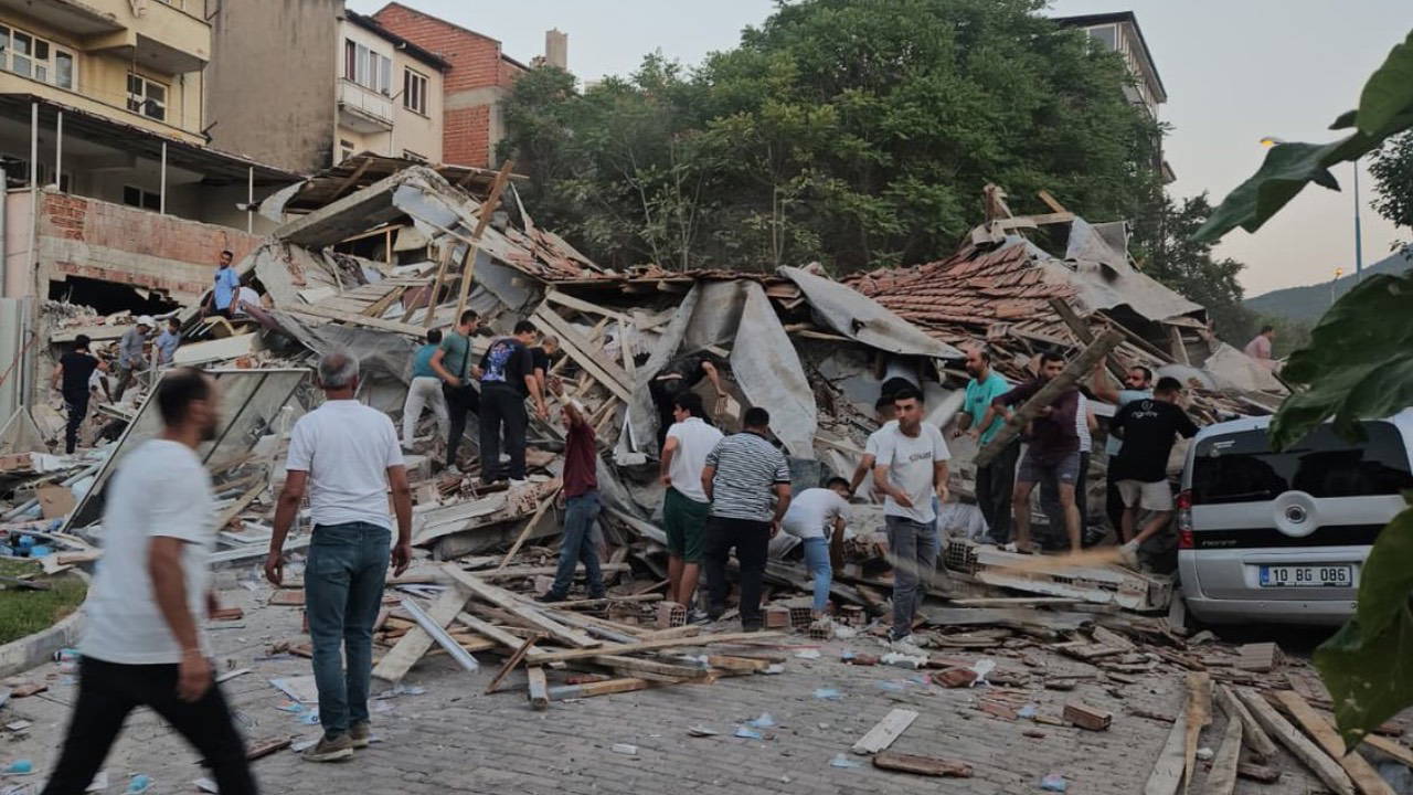 Uyarılar peş peşe geliyor: 7 tane artçı deprem meydana geldi! Balıkesir'de deprem!