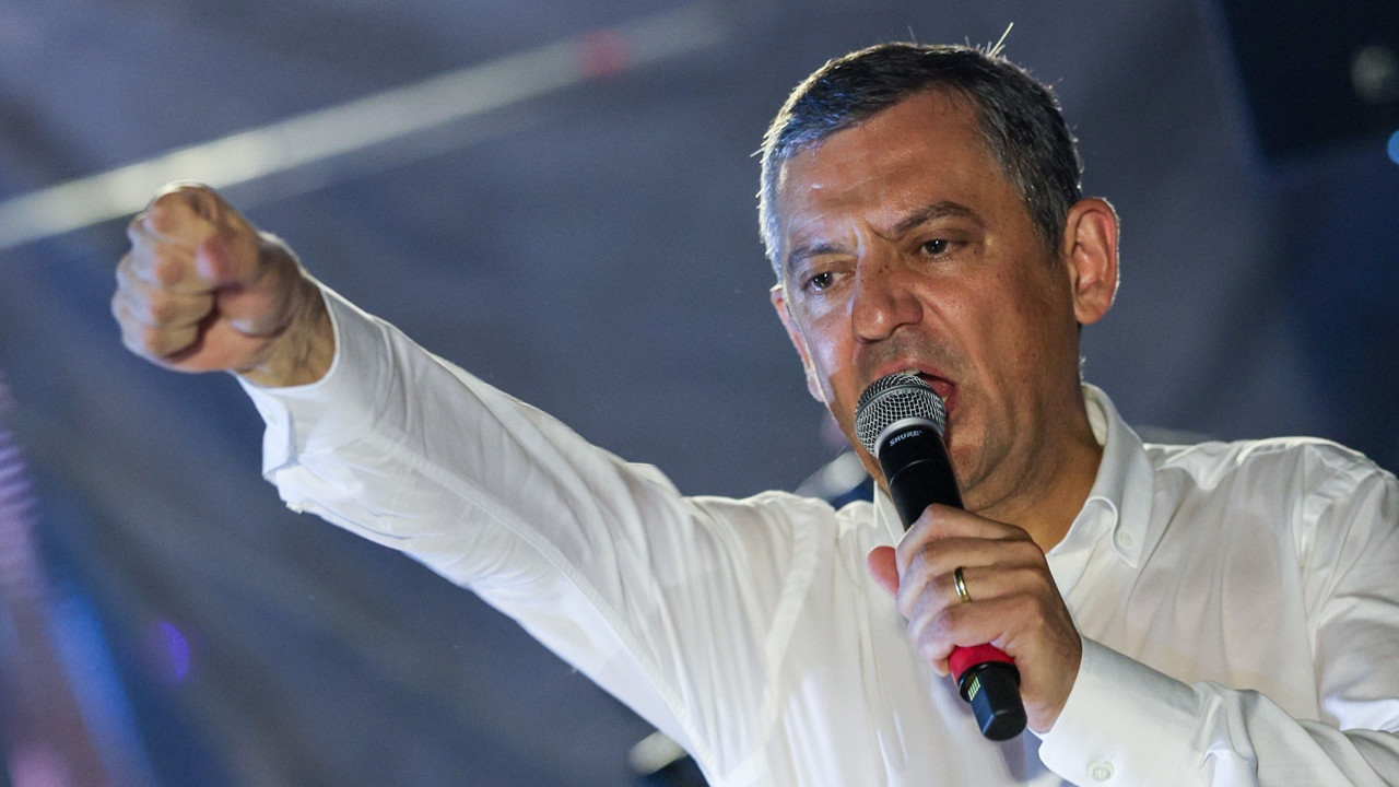 Özgür Özel'den 'Cumhuriyet' vurgusu: Bu ülkede tartışılmayacak çatı, Cumhuriyet çatısıdır...