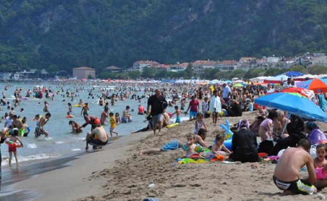 Plajda kadınların görüntüsünü çekti, gözaltına alındı