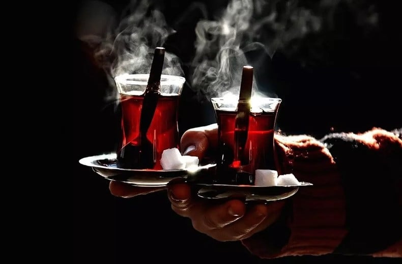 Flaş: Çayı Boyamışlar!