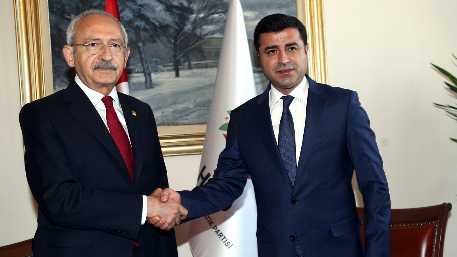 Kemal Kılıçdaroğlu'nun "zincirleme şekilde suçu ve suçluyu övmek" davası ertelendi!