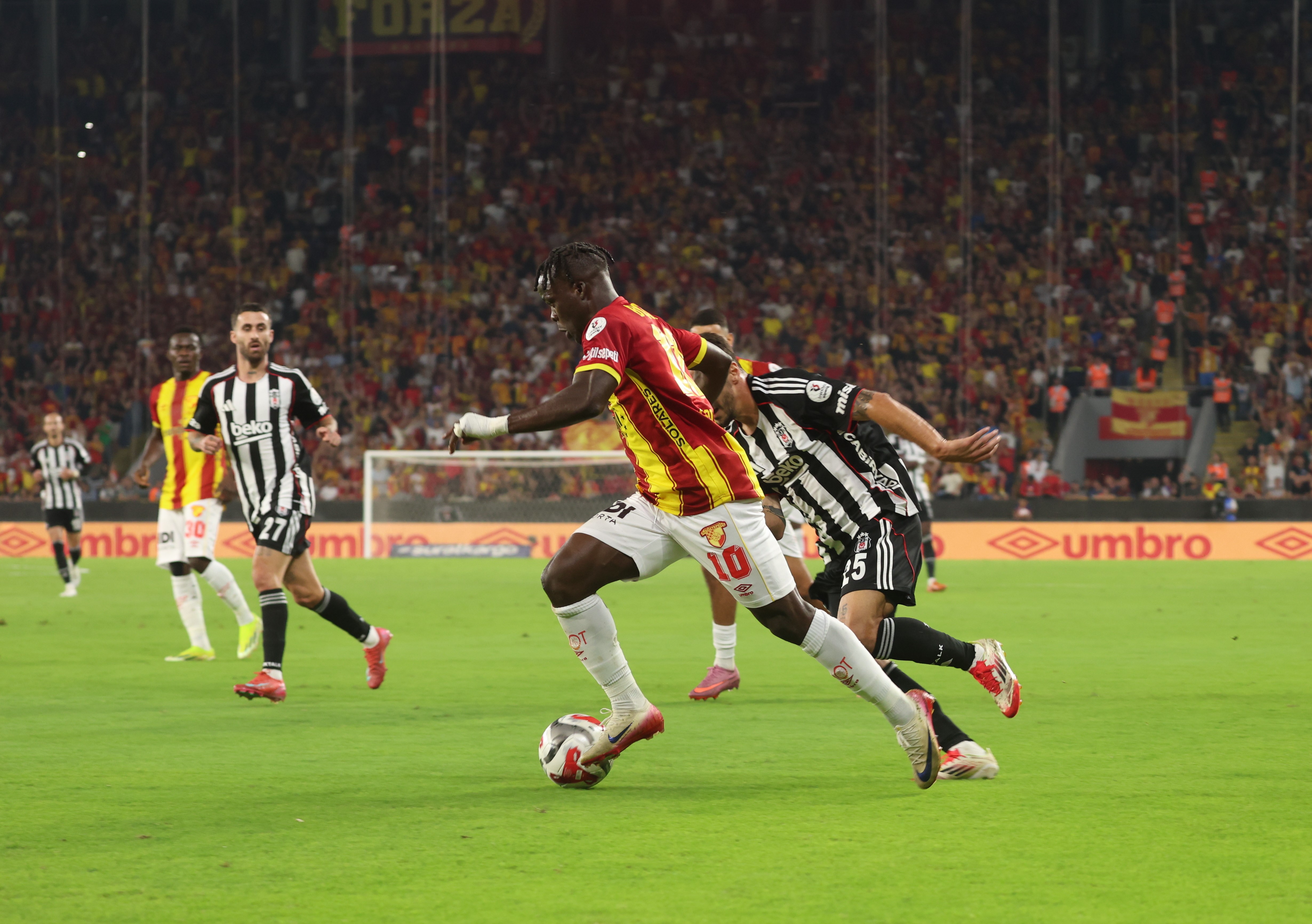 Göztepe sahasında Beşiktaşı 3-0 mağlup etti