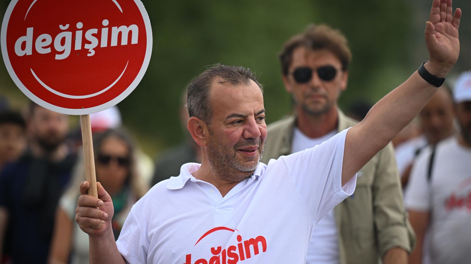 Tanju Özcan'a yurt dışına çıkış yasağı!