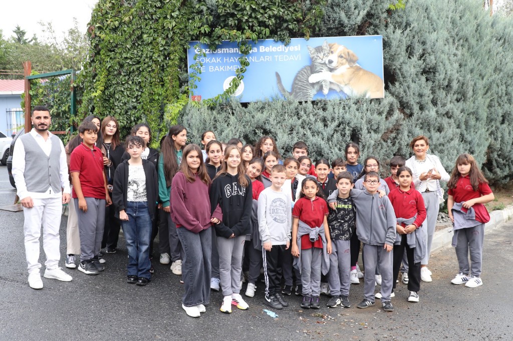 Öğrenciler Sokak Hayvanlarıyla Buluştu, Barınakta Neşe Dolu Anlar Yaşandı