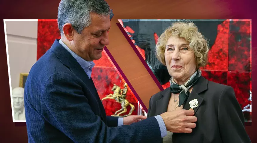 CHP’ye sürpriz katılım: Ayşe Kulin partiye üye oldu, Özel rozetini taktı