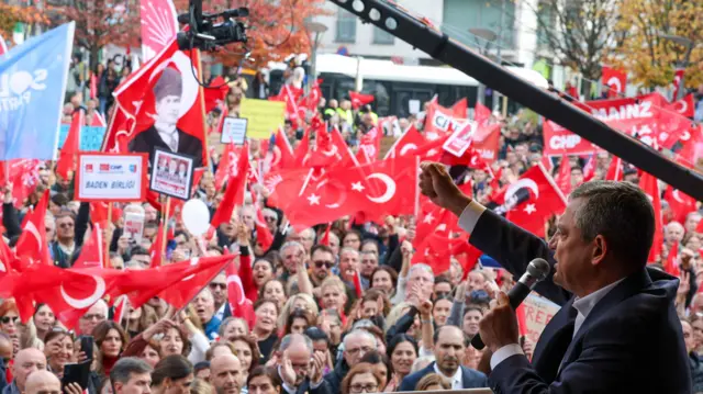 Özgür Özel: “Türkiye’de demokrasi askıya alınmak isteniyor!