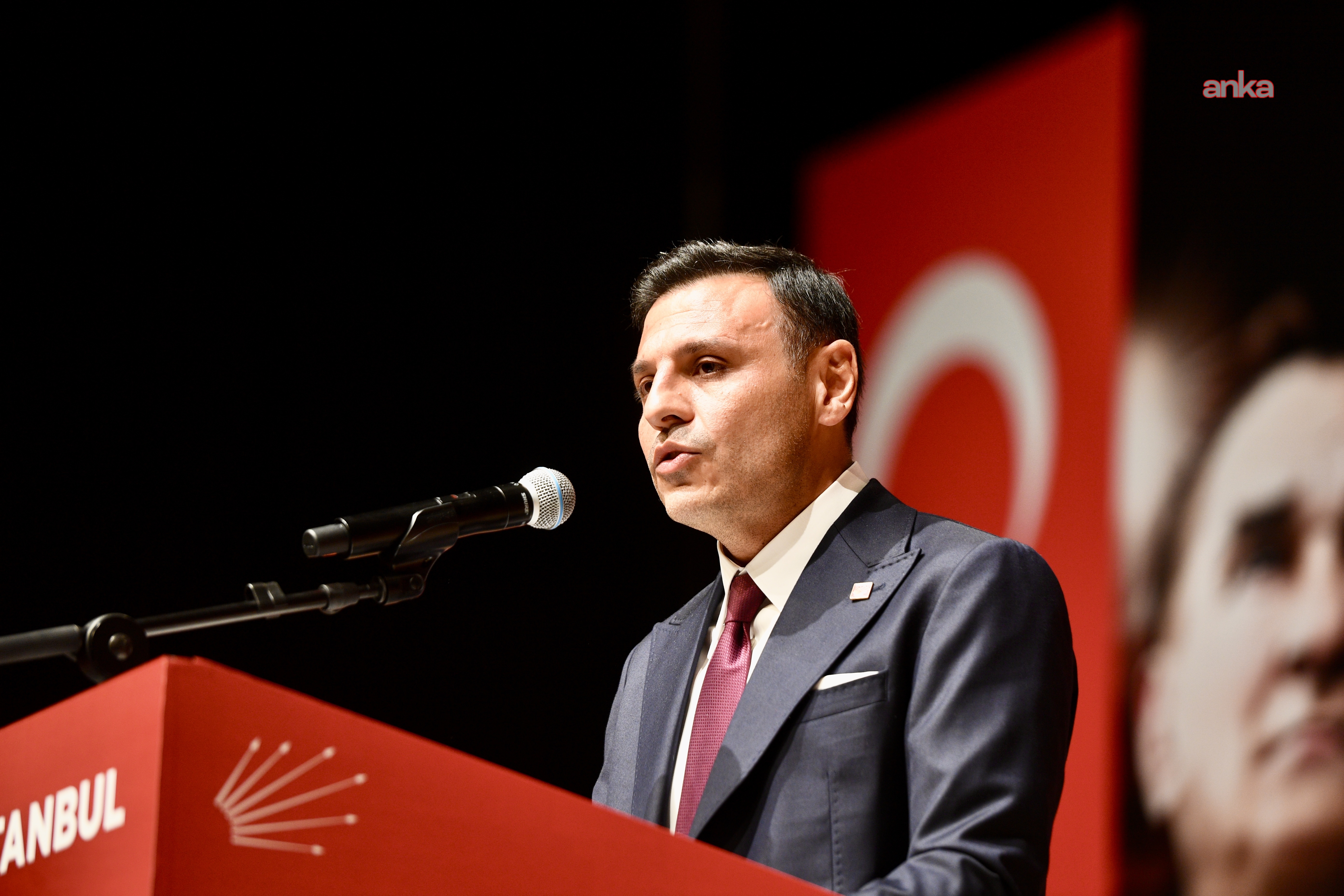Özgür Çelik, CHP İstanbul İl Kongresi'nden seslendi: “Cesareti olan mindere”