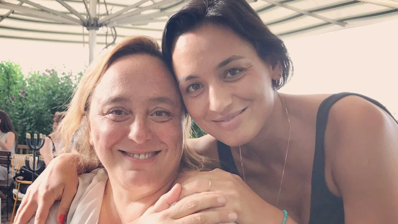 Ayşe Barım’ın sağ kolundan şok hamle: AK Parti rozeti taktı
