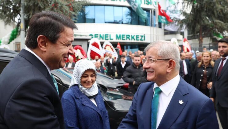 Saadet Partisi’nden Davutoğlu’na tepki: “Neredeyse ‘kapıda bekliyorum’ diyecek”
