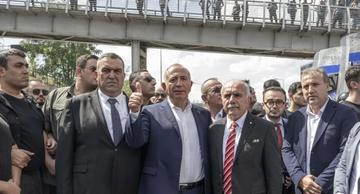 Gürsel Tekin, CHP İstanbul’un banka hesaplarına erişim istedi