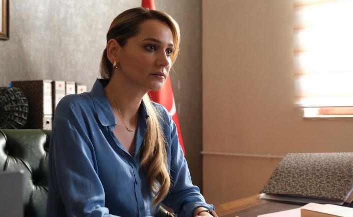 Bereketli Topraklar dizisinde Savcı Nevin rolünü oynayan Gülsim Ali Kimdir? Gülsim Ali daha önce hangi dizilerde oynadı? Gülsim Ali Nereli?