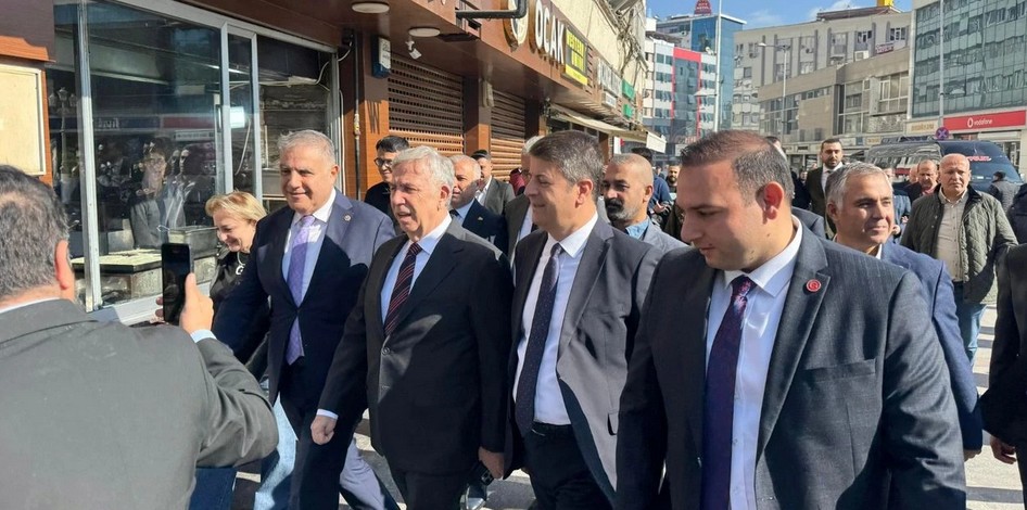 Mansur Yavaş Kilis'te isyan etti: Türkiye'de yolsuzluğun kralını yapan Gökçek ailesinden başlayın...