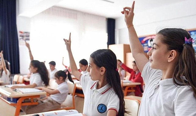 Eğitimde yeni dönem: Ara tatil sona mı eriyor? Milli Eğitim Bakanı Tekin net tarih verdi
