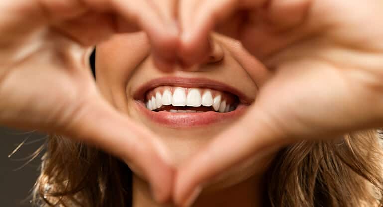 Hollywood Smile ile Işıltılı Bir Gülümseme