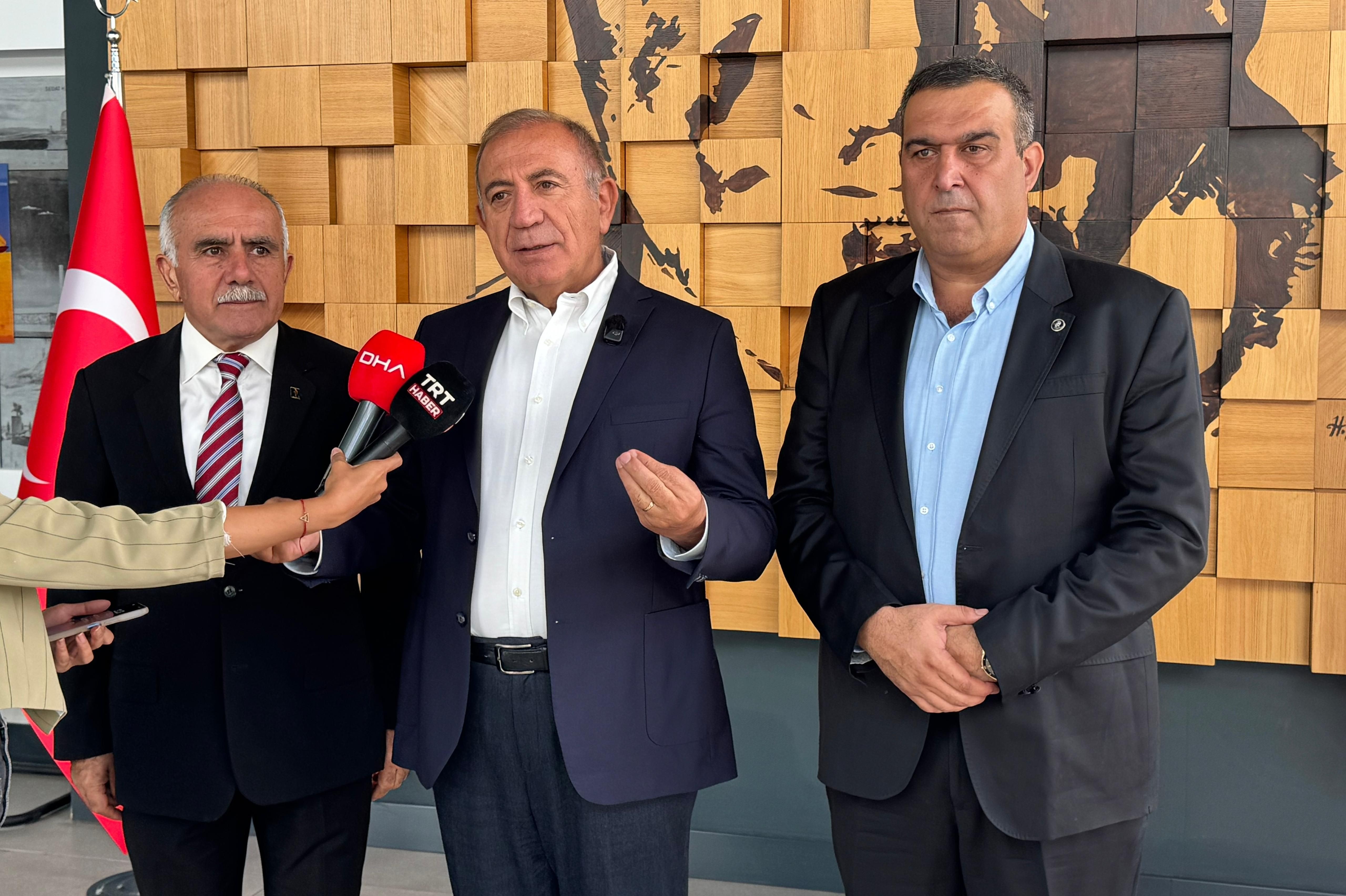 Gazeteci Kıyımına Sessiz Kalan Kayyum Gürsel Tekin, Sözcü’nün Yeni Yönetimine Destek Verdi