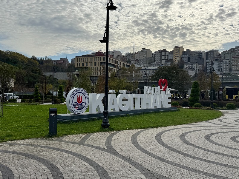 Kağıthane Belediyesi üç yeni meydanla ilçede yaşamı canlandırdı!