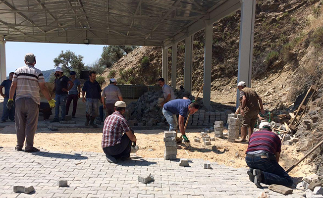 İzmir'de belediye ve halk elele