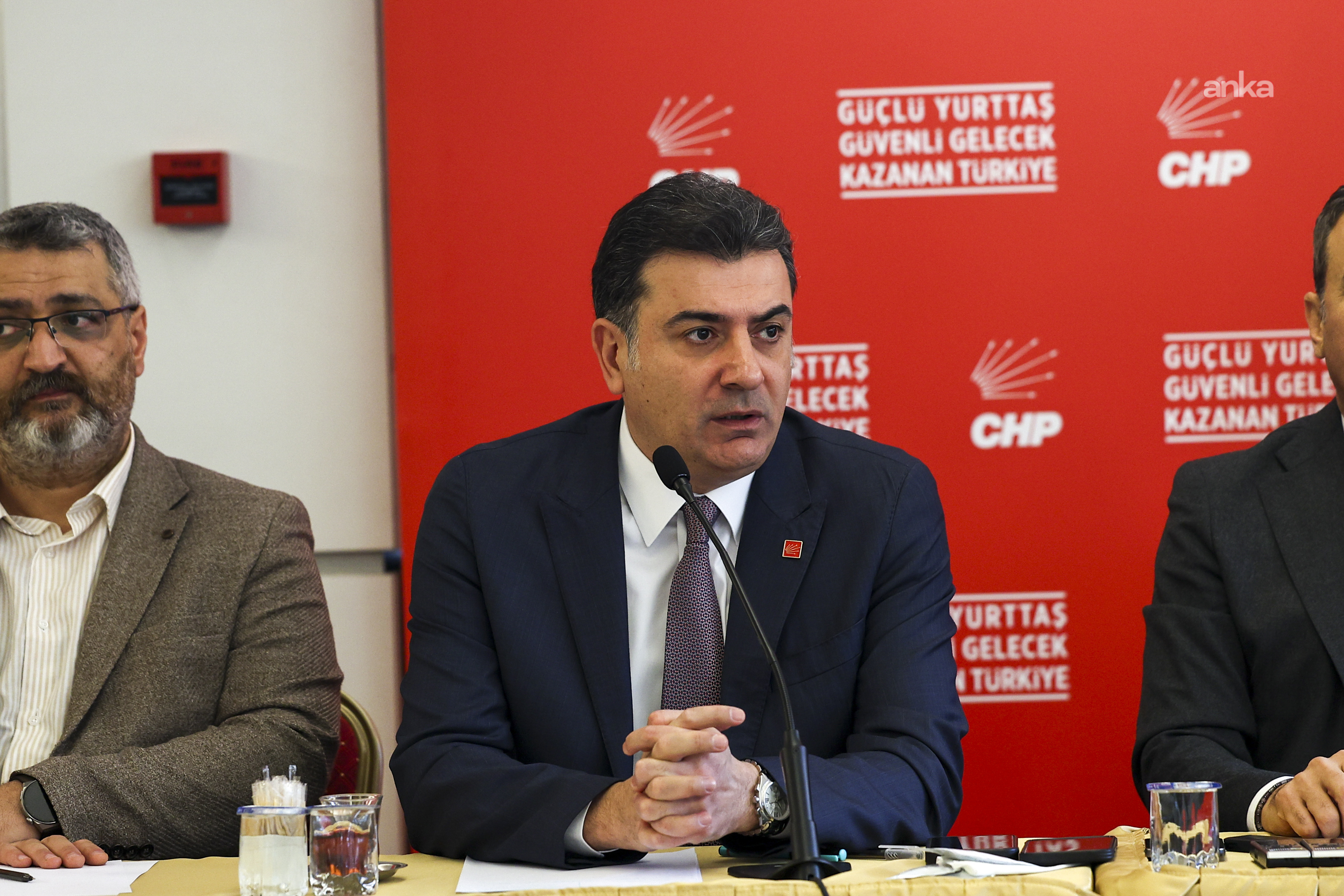 Zeynel Emre’den anayasa çıkışı: “Bu düzeni doğru bulmuyoruz fakat..."