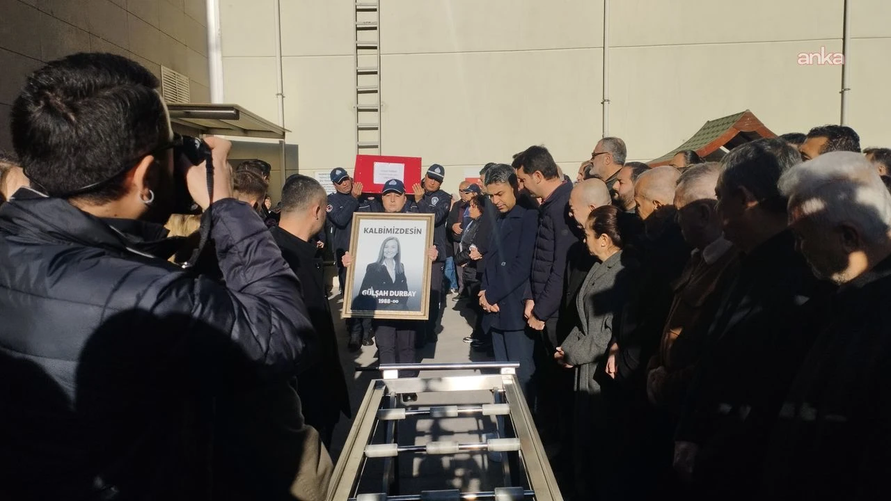 Gülşah Durbay son yolculuğuna uğurlanıyor… Acı içinde konuşan vatandaşlar: “2025 yılı hepimizden çok şey götürdü”