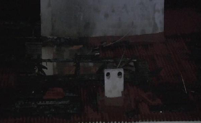 Esenyurt'ta çıkan çatı yangını korkuttu
