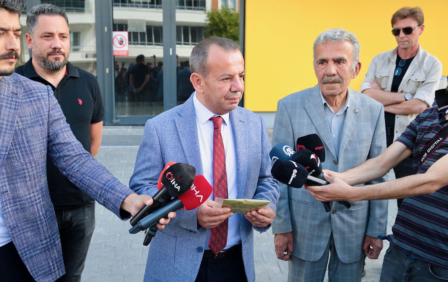 Zincirleme şekilde Cumhurbaşkanına hakaret: Tanju Özcan beraat etti!